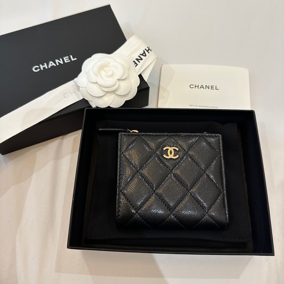 CHANEL 23A Bio Fold Caviar Compact Classic Wallet - Picture 8 of 8